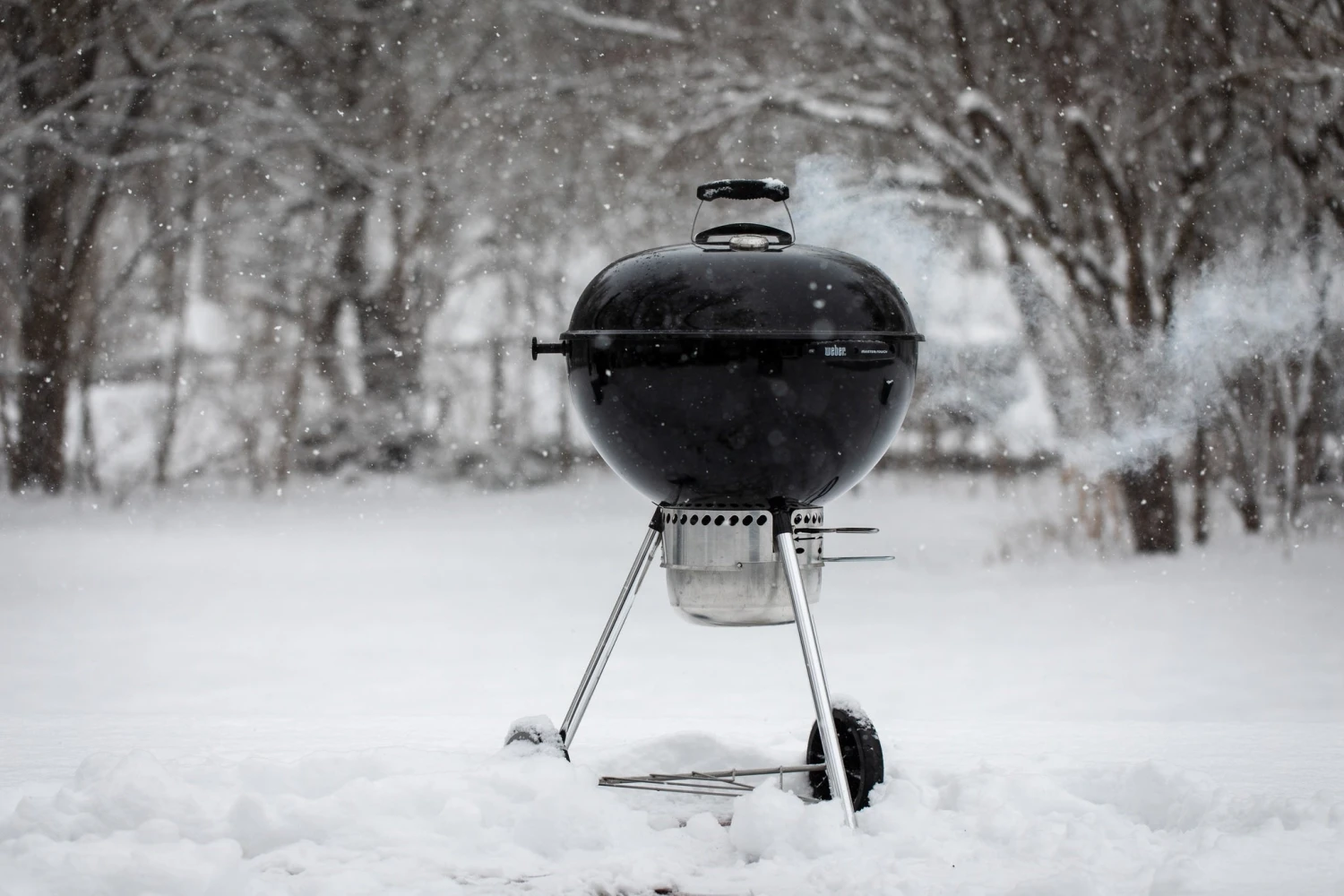 Weber Original Kettle 26" Premium Charcoal Grill 4 Weber Original Kettle 26" Premium Charcoal Grill - Image 4