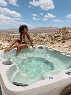 Freeflow Spas Monterey™ Premier Hot Tub -Courtyard Home Furnishings Store 094273 6