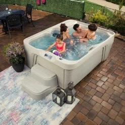Freeflow Spas Azure™ Premier Hot Tub 18 Freeflow Spas Azure™ Premier Hot Tub -Courtyard Home Furnishings Store 094274 4