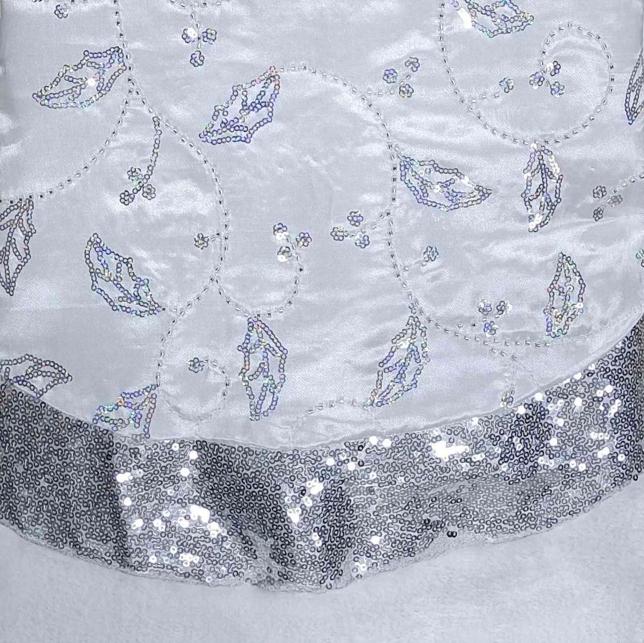 60" Silver Glitter Tree Skirt With White Fur Border 1 60" Silver Glitter Tree Skirt With White Fur Border