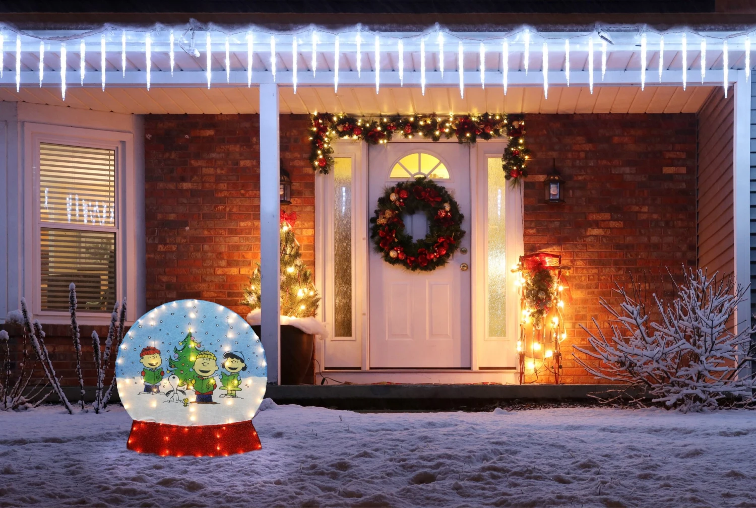2D Peanuts® Caroling Scene LED Snow Globe Yard Decoration 5 2D Peanuts® Caroling Scene LED Snow Globe Yard Decoration - Image 5