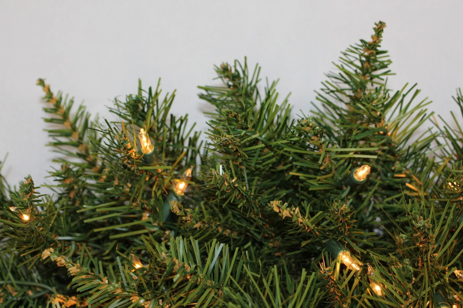 30" New Carrington Pre-Lit Wreath 7 30" New Carrington Pre-Lit Wreath - Image 7