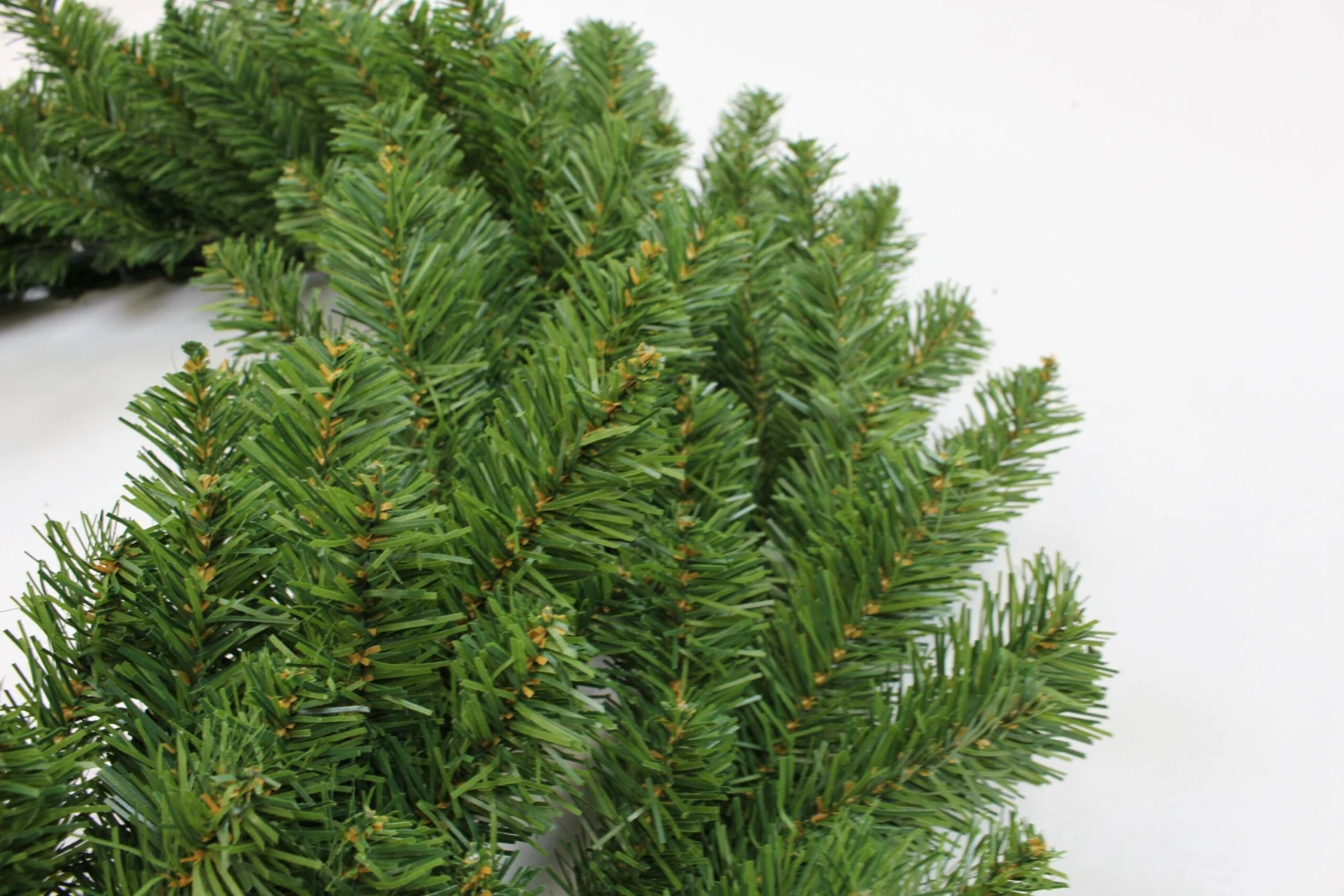 30" Canadian Pine Pre-Lit Artificial Christmas Wreath 5 30" Canadian Pine Pre-Lit Artificial Christmas Wreath - Image 5