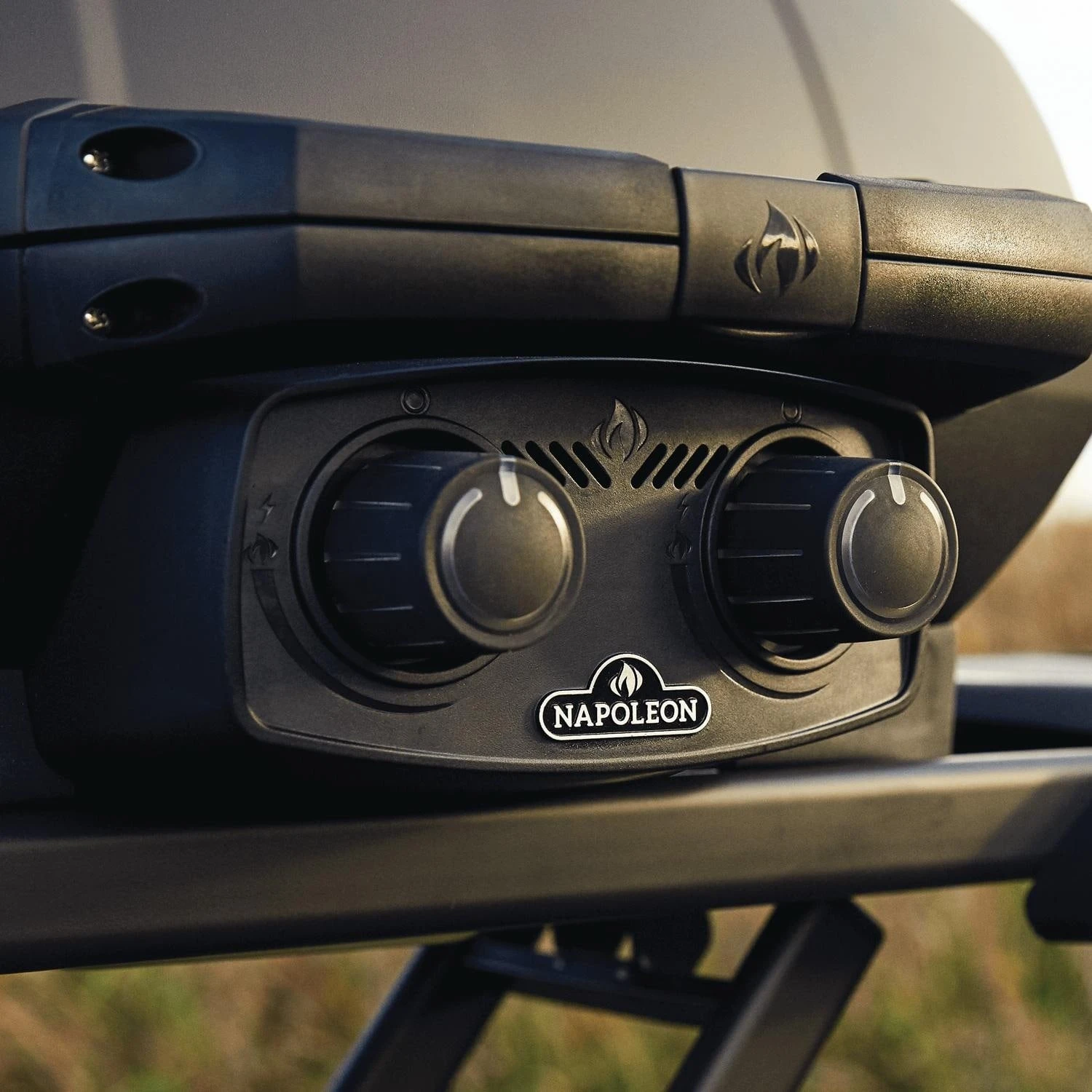 Napoleon Phantom TravelQ® Pro 285 Portable Gas Grill With Scissor Cart 12 Napoleon Phantom TravelQ® Pro 285 Portable Gas Grill With Scissor Cart - Image 12