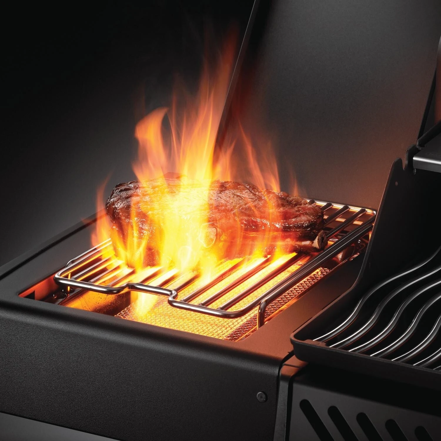 Napoleon Phantom Rogue® SE 425 With Infrared Side And Rear Burners 13 Napoleon Phantom Rogue® SE 425 With Infrared Side And Rear Burners - Image 13