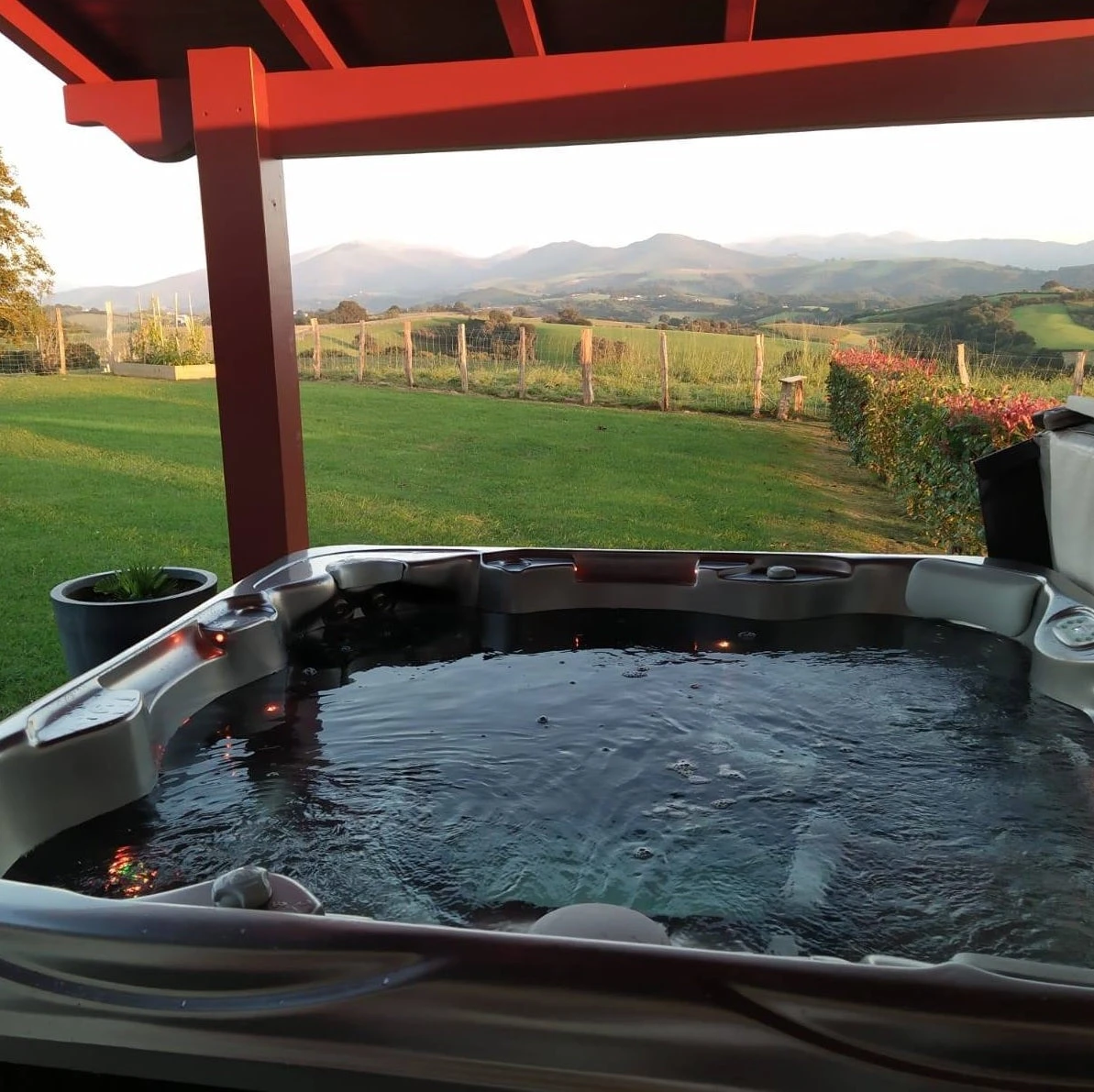 Artesian Spas 850L Deluxe Class South Seas Portable Hot Tub 4 Artesian Spas 850L Deluxe Class South Seas Portable Hot Tub - Image 4