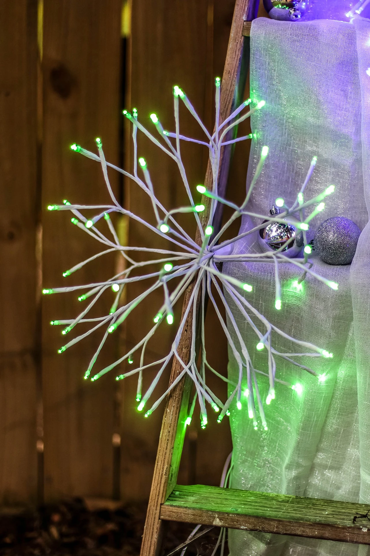 16" Twinkling LED Starburst Clusters 2 16" Twinkling LED Starburst Clusters - Image 2